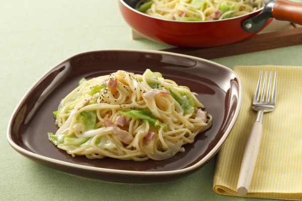 キャベツとベーコンのクリームパスタ