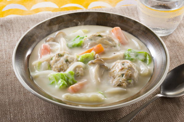 ごぼう入り鶏つくねと白菜のシチュー