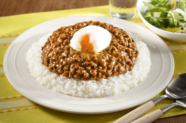 キーマカレー温泉卵のせ