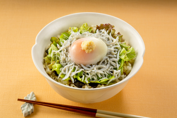 しょうがごはんの温玉しらす丼