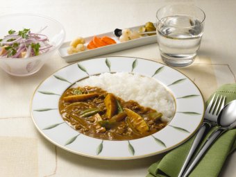写真:たけのことさやえんどうのカレー