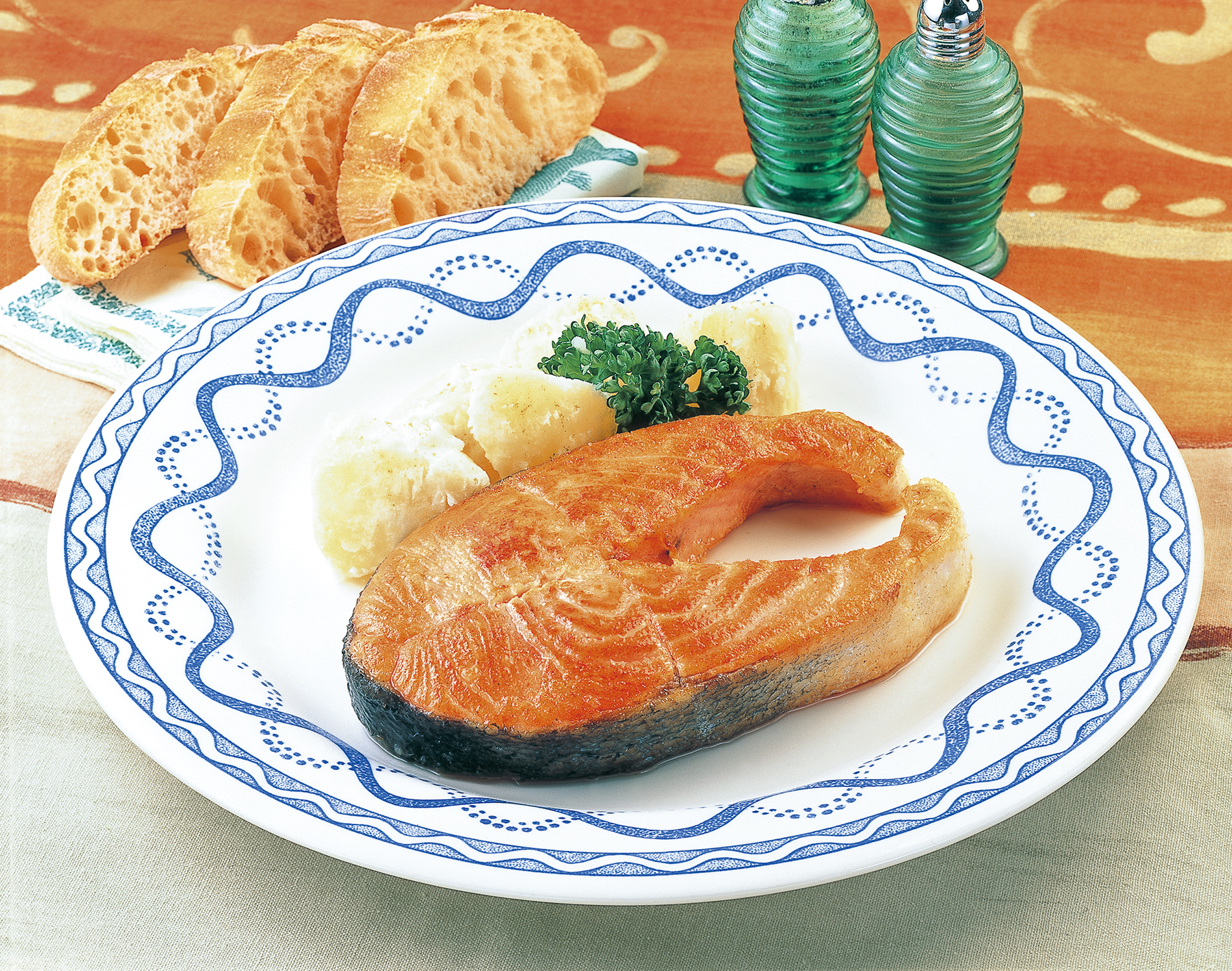サーモンのムニエル ローリエ風味 レシピ ハウス食品 サーモンのムニエル ローリエ風味 レシピ ハウス食品