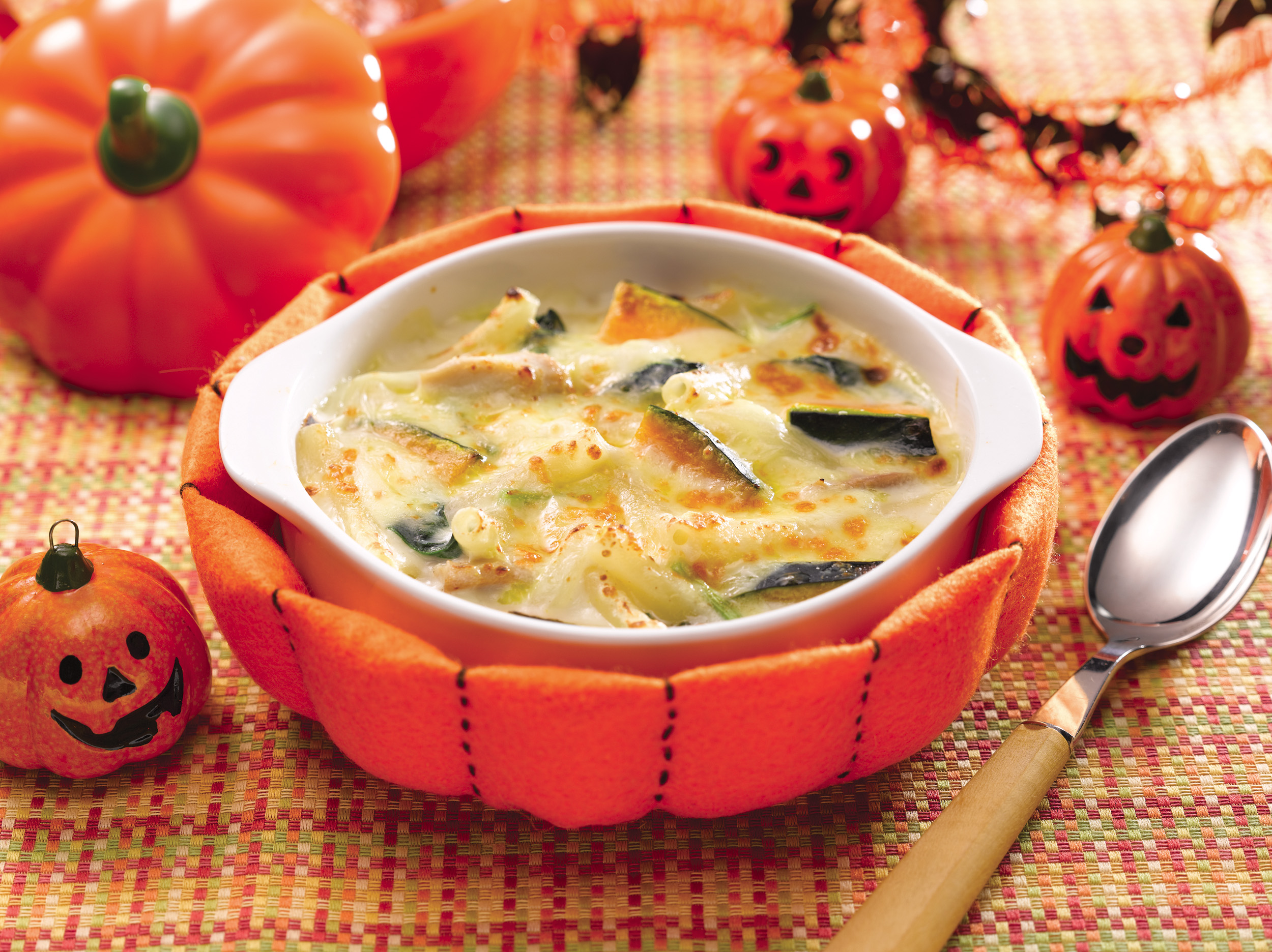 かぼちゃとほうれん草のハロウィーングラタン レシピ ハウス食品