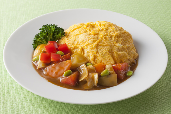 夏野菜とやわらか卵のオムカレー
