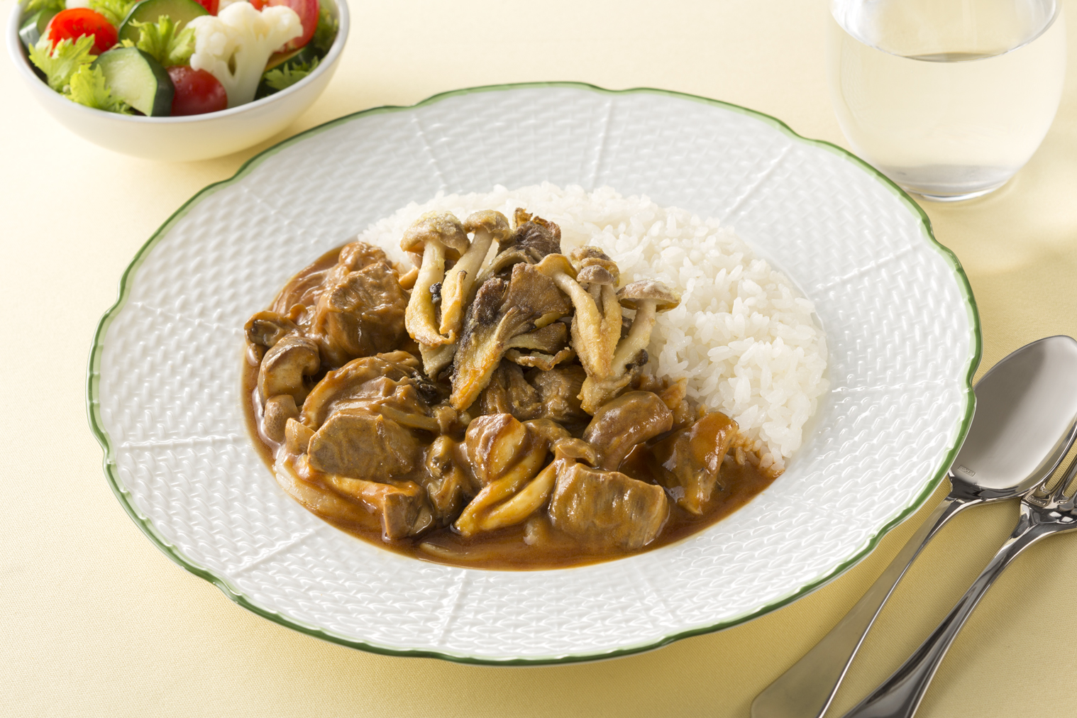 きのこ香るビーフカレー | レシピ | ハウス食品