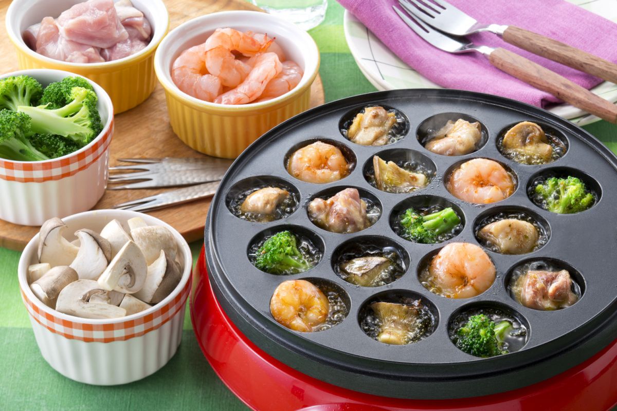 「たこ焼き器」でアヒージョしよう（たこやき～ジョ！） | レシピ | ハウス食品