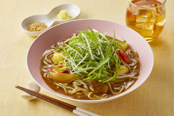 簡単リメイクカレー　たっぷり野菜のサラダカレーそば