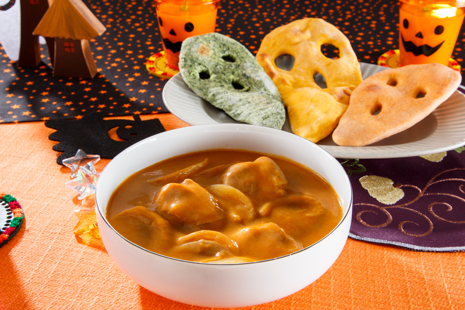 3色おばけのナンで食べるバターチキンカレー レシピ ハウス食品