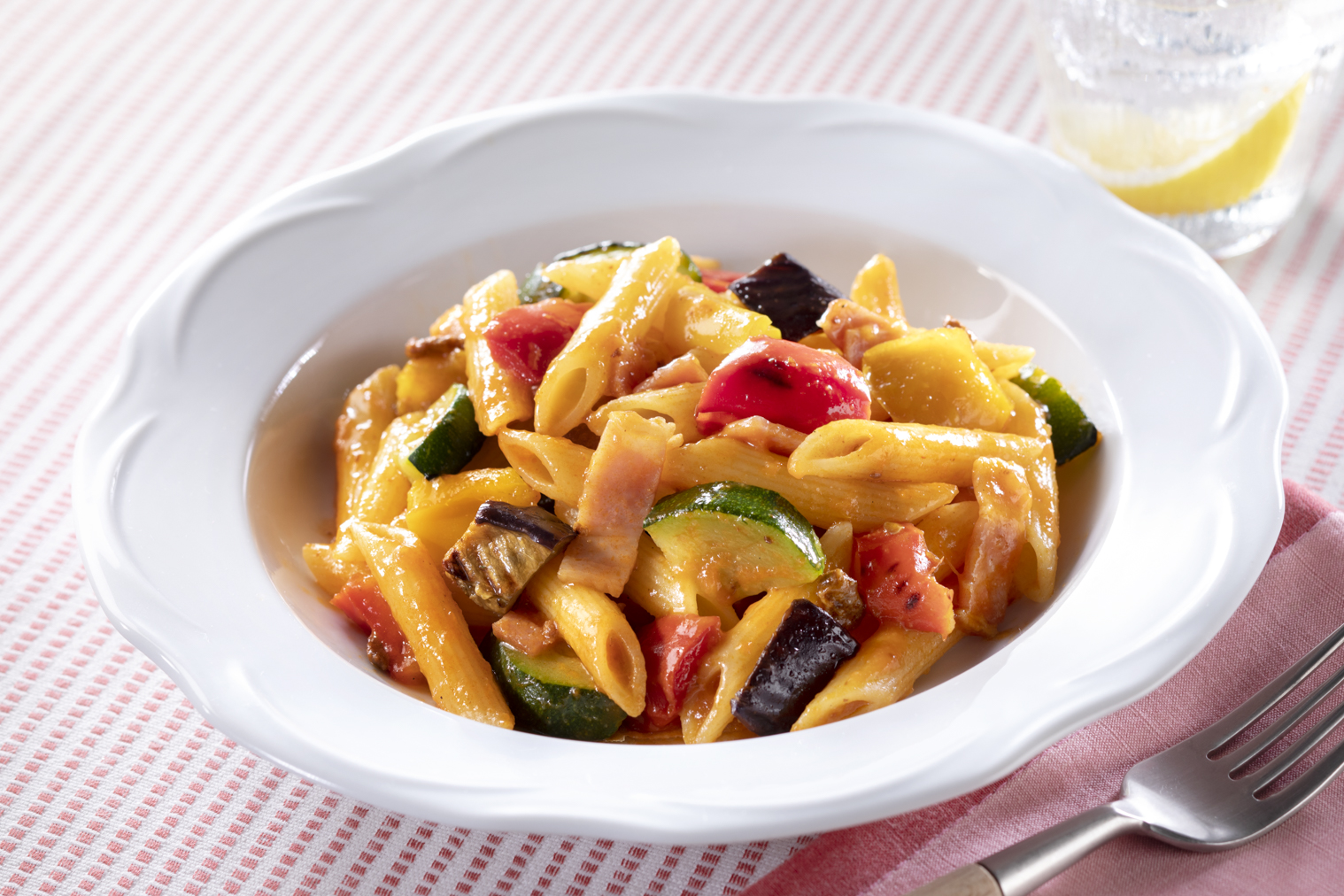 たっぷりグリル野菜のミートソースペンネ レシピ ハウス食品