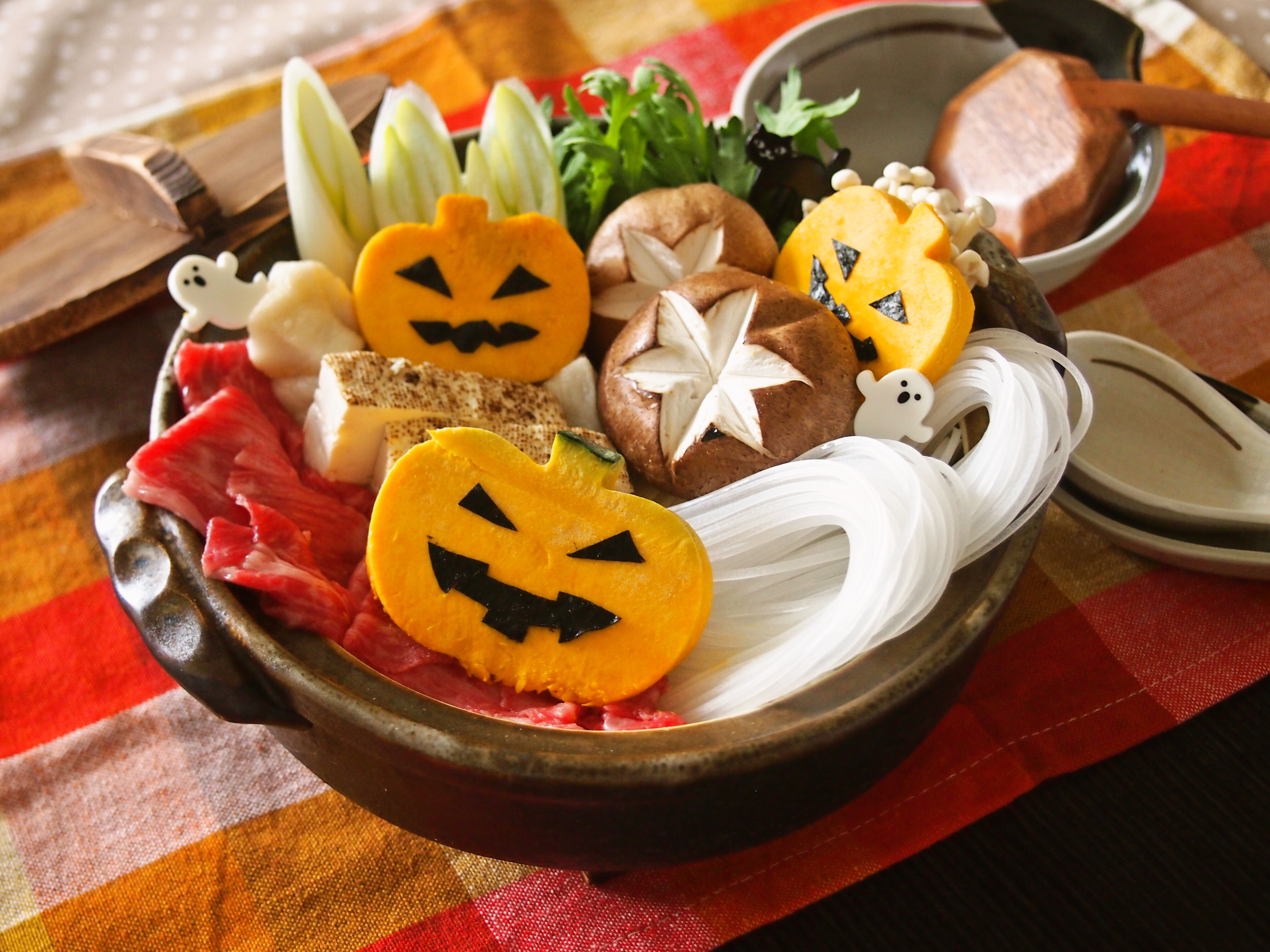 すき焼きパーティ マロニーのハロウィーンすき焼き | レシピ | ハウス食品
