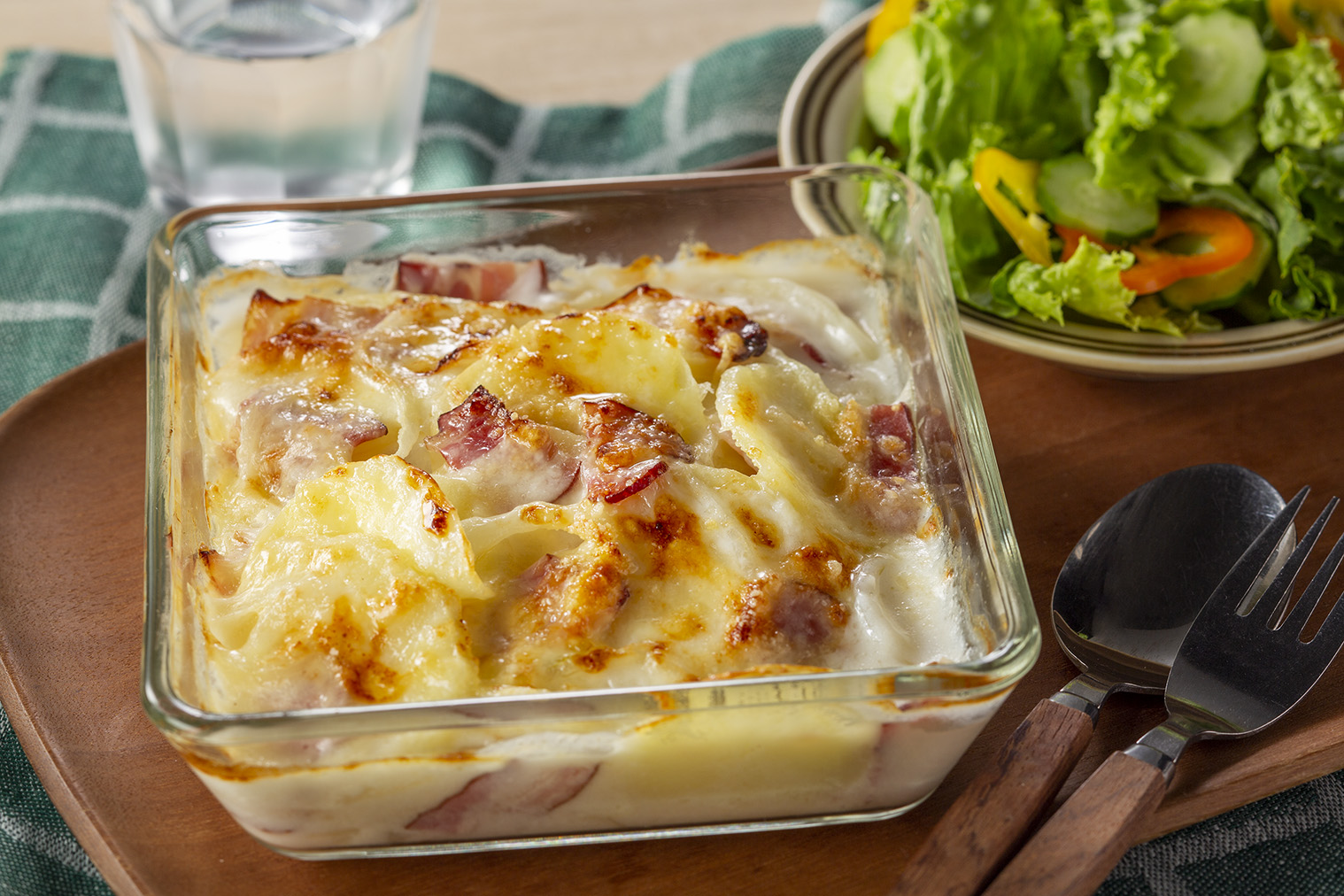 ちーずぐらたん様 帝国チーズグラタン プロフィール｜吉本興業株式会社