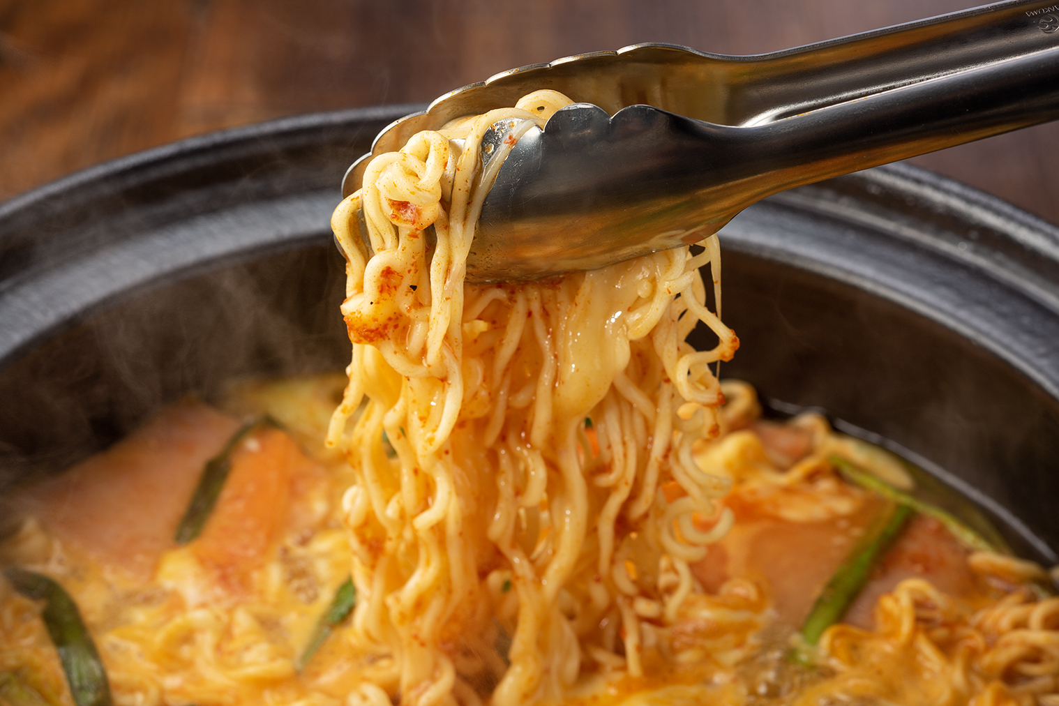 キムチ鍋の〆プデチゲ | レシピ | ハウス食品