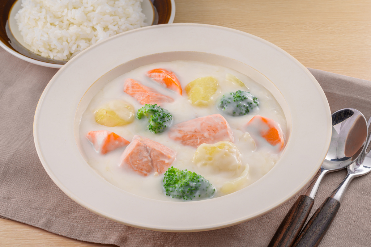 鮭とブロッコリーのシチュー | レシピ | ハウス食品