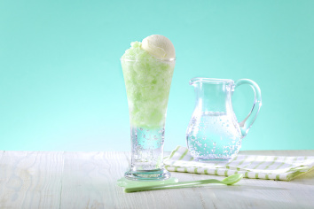 炭酸水で！飲むシャリーチェ＜メロンかき氷風＞