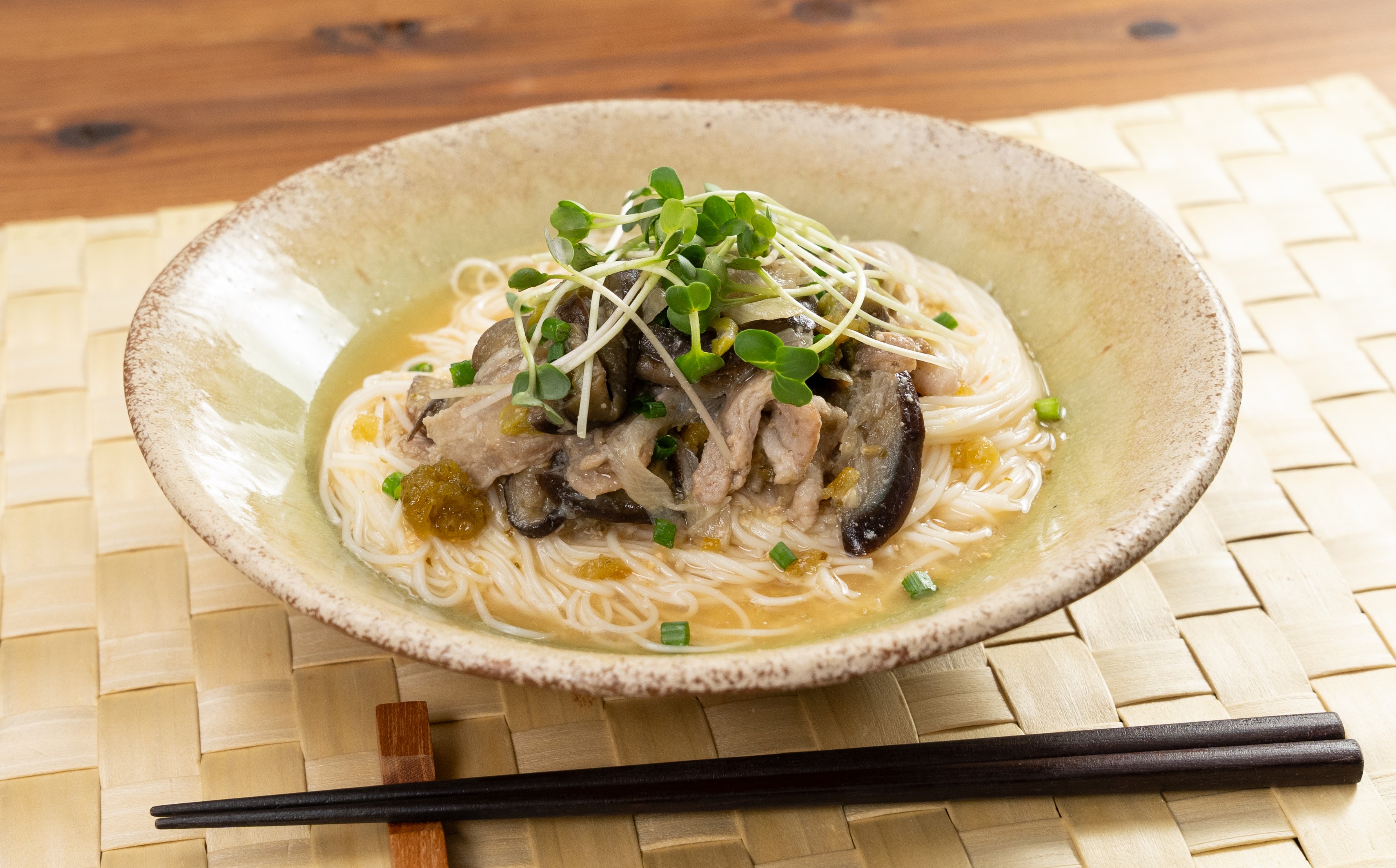 柚子こしょう香るぶっかけそうめん | レシピ | ハウス食品