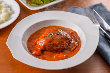 トマトソースのチーズIN煮込みハンバーグ