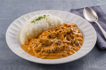 完熟トマトのビーフストロガノフ風