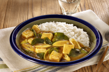 スパイス香るわかめと豆腐のだしカレー