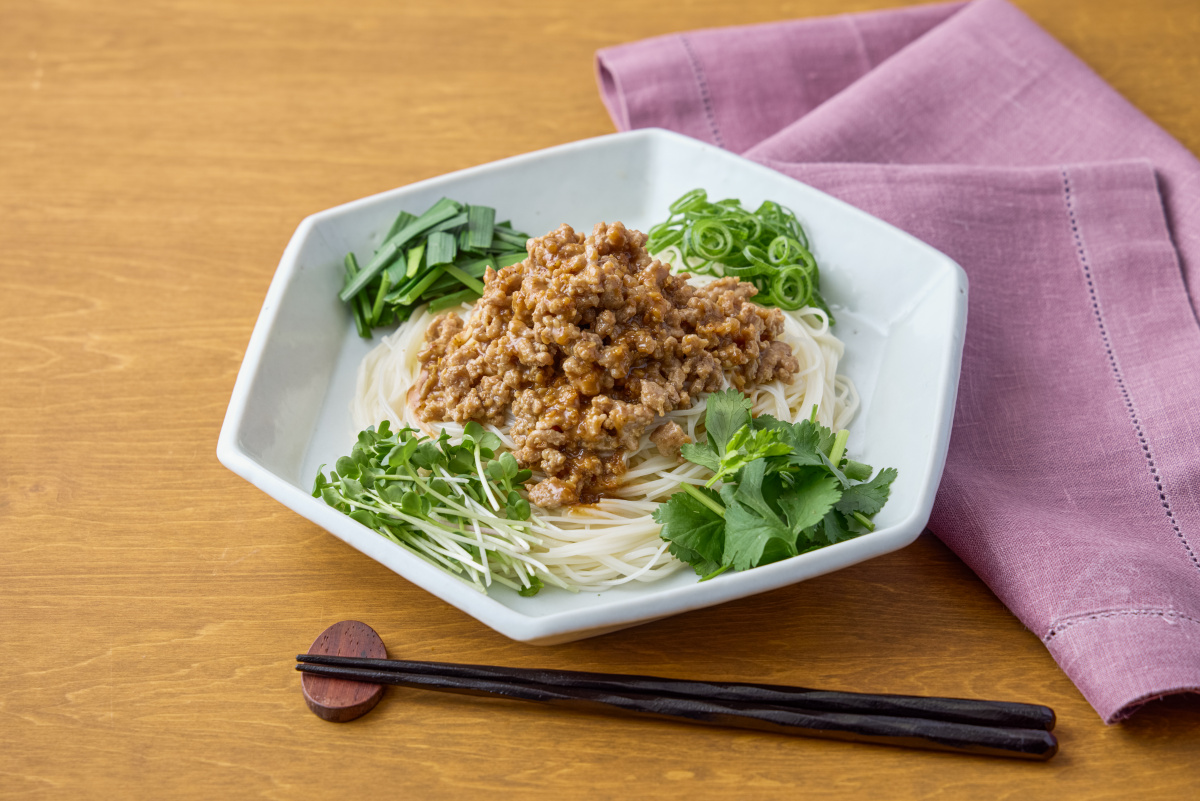 薬味たっぷり肉みそあえそうめん | レシピ | ハウス食品