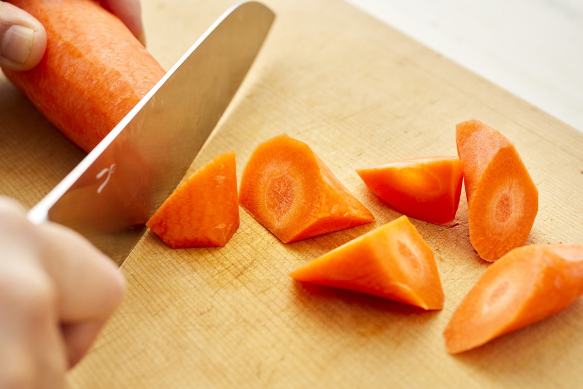 【カレー野菜の切り方】料理初心者も簡単！一口大の目安から乱切りのコツまで