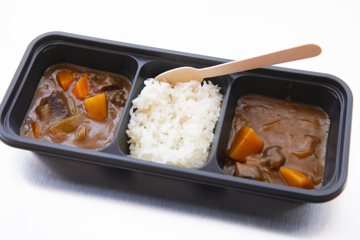ルウ混ぜ合わせの試食