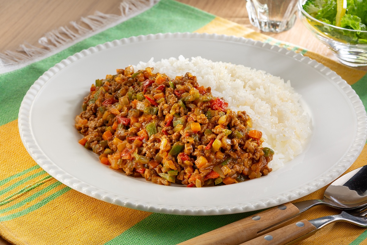 【ドライカレー】ルウで作る簡単レシピ! 水分・辛さ調整のコツも解説