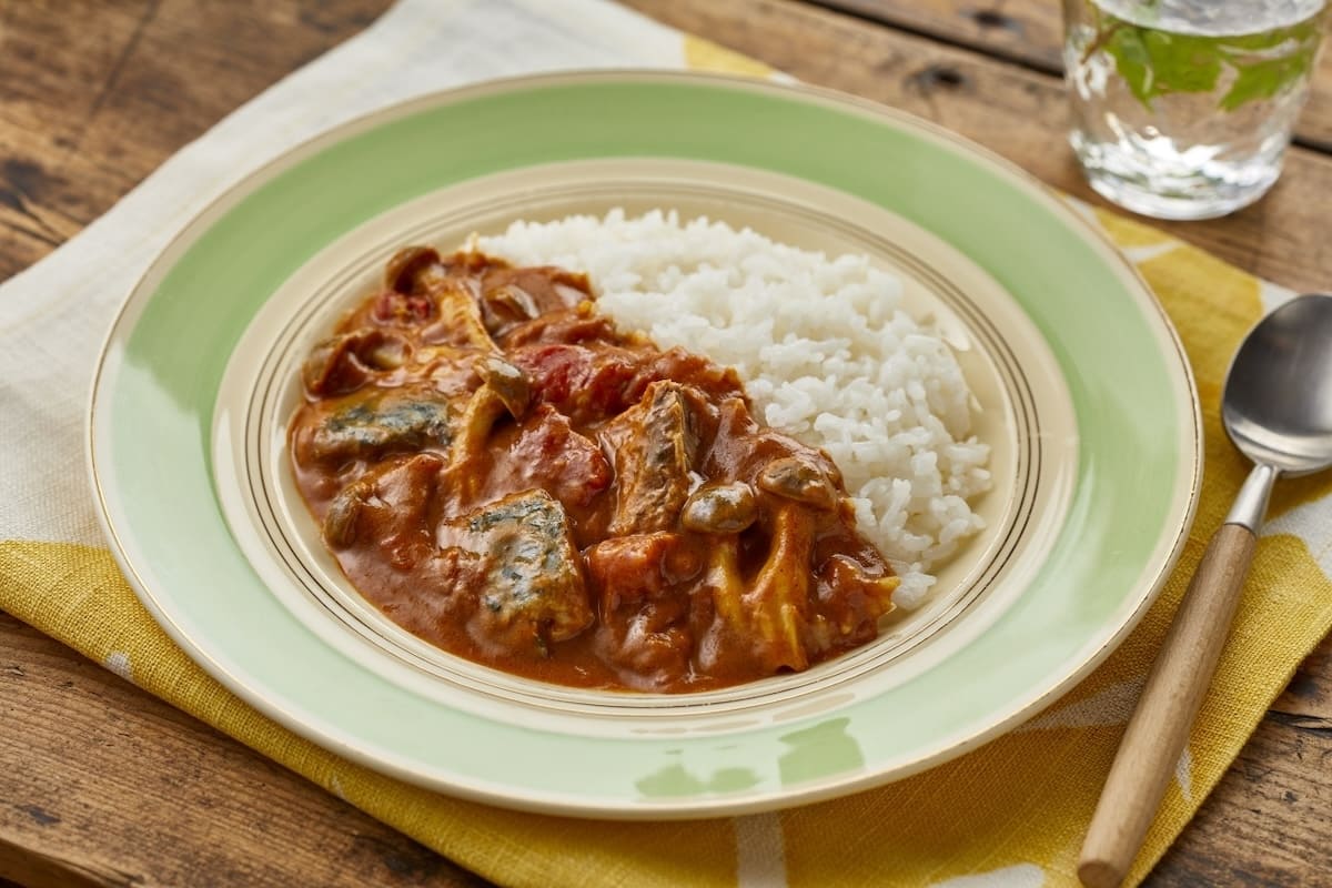包丁不要・レンジで簡単!さば・トマト缶のカレー