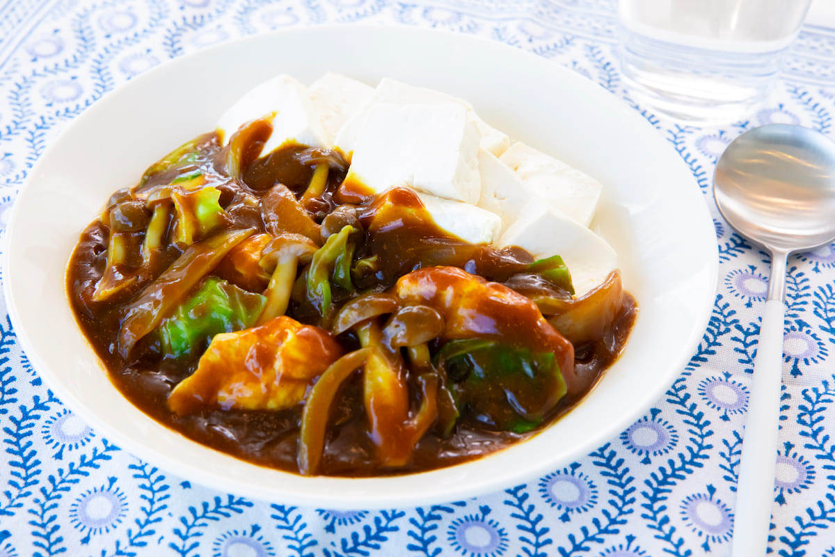豆腐で食べるチキンカレーの画像