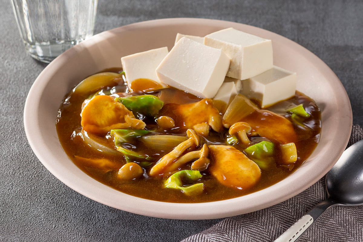 「豆腐で食べるチキンカレー」