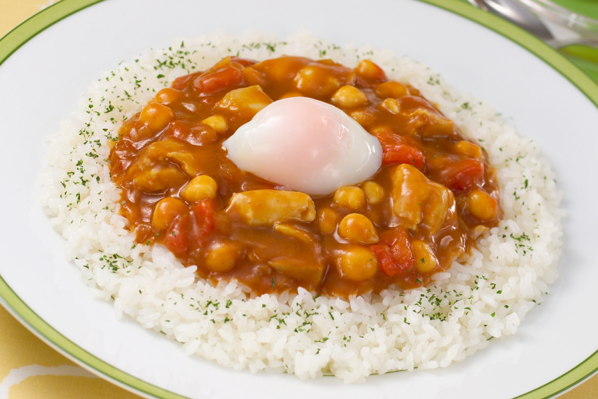 ひよこまめの温玉のせカレー