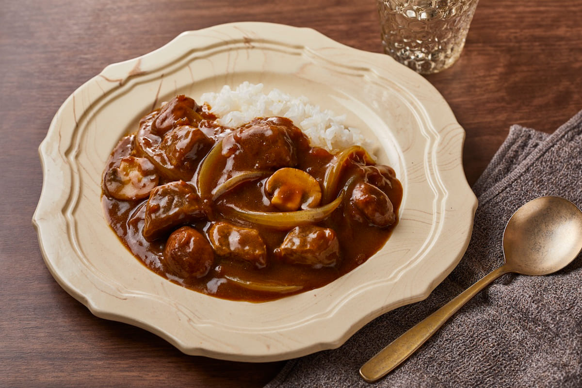「赤ワインでじっくり煮込んだザ・カリー」の画像
