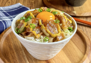 香ばし豚ばらのマスタード丼