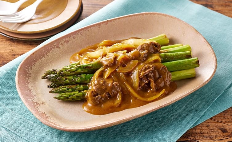クリーム仕立てのカレーソース with グリーンアスパラガスのソテー