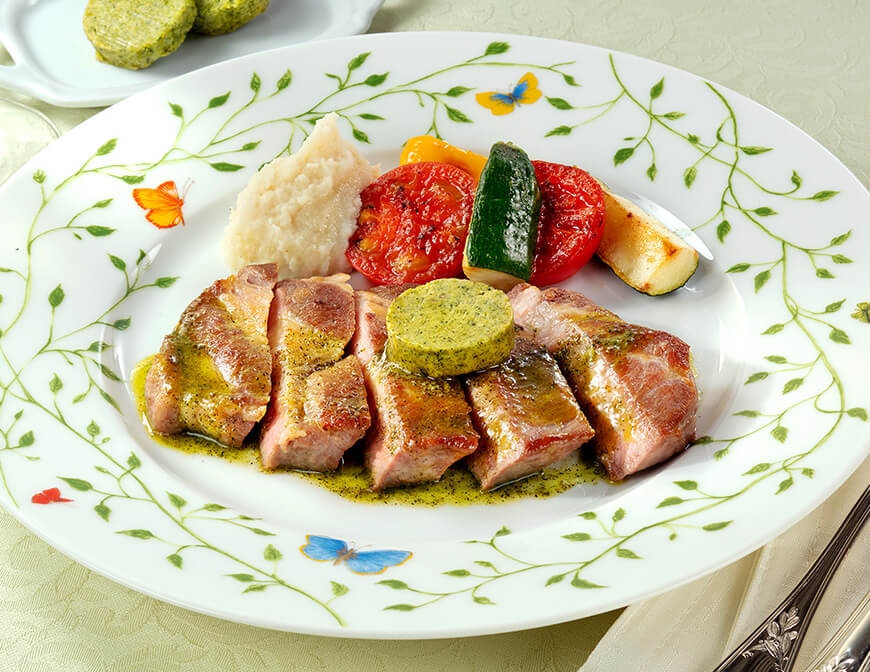 深蒸しバジルバターで味わう豚肉のソテーの写真