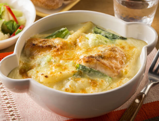 鮭とチンゲン菜のマカロニグラタン