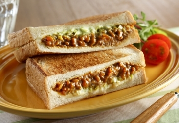 キーマカレーのホットサンド 