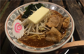 #いつもよりマシマシに 味噌バターカレーラーメン